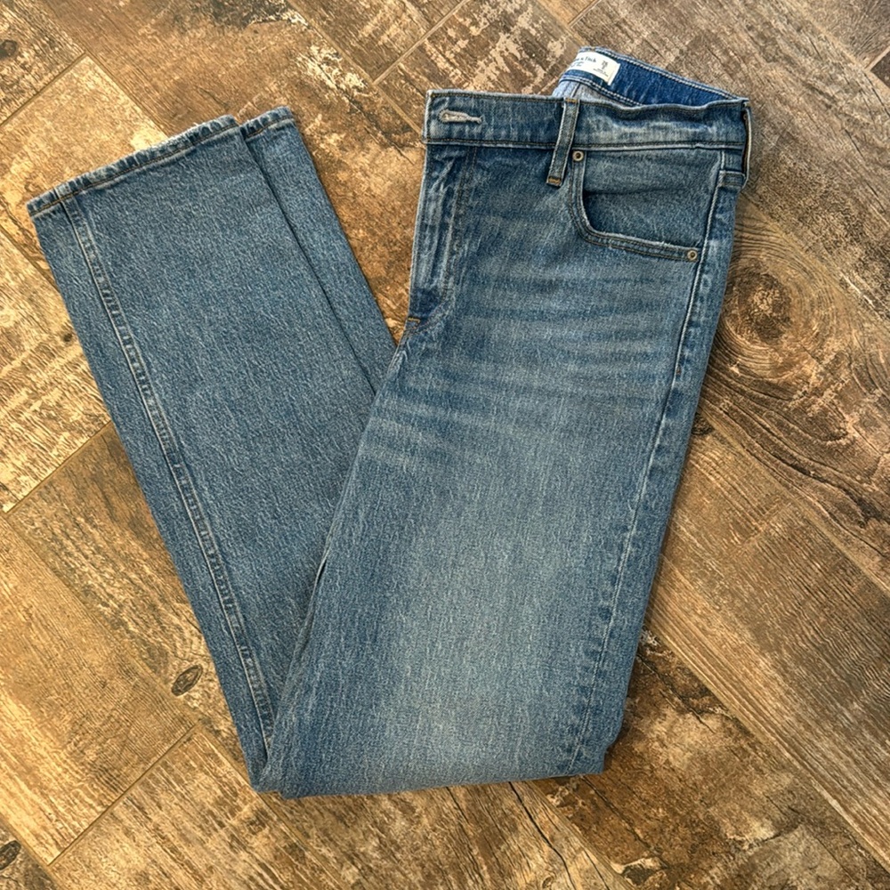 abercrombie 90’s straight ultra high rise.